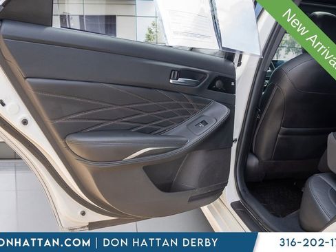Used 2022 Toyota Avalon Limited w/ Advanced Safety Package FWD image 18