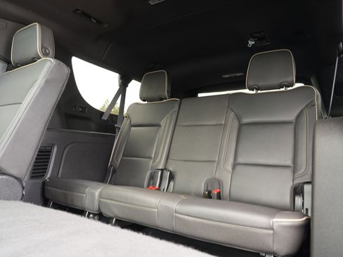 Used 2023 GMC Yukon XL SLT AWD/4WD image 26