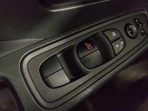 Used 2023 Nissan Versa S w/ Trunk Package image 27