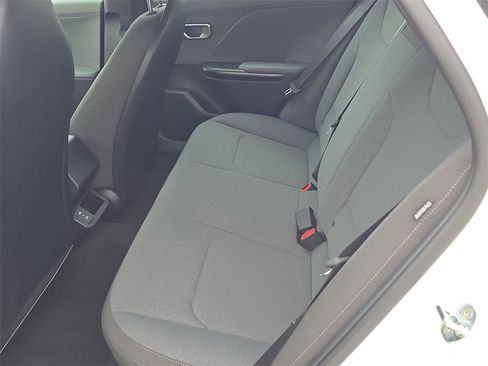 New 2025 Kia K4 LXS image 18