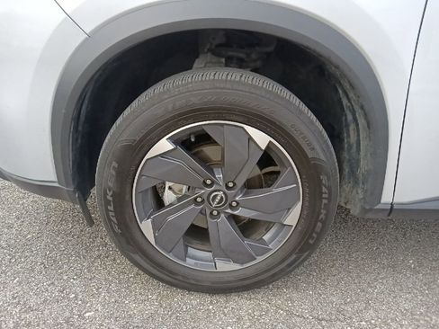 Used 2025 Nissan Rogue SV image 10