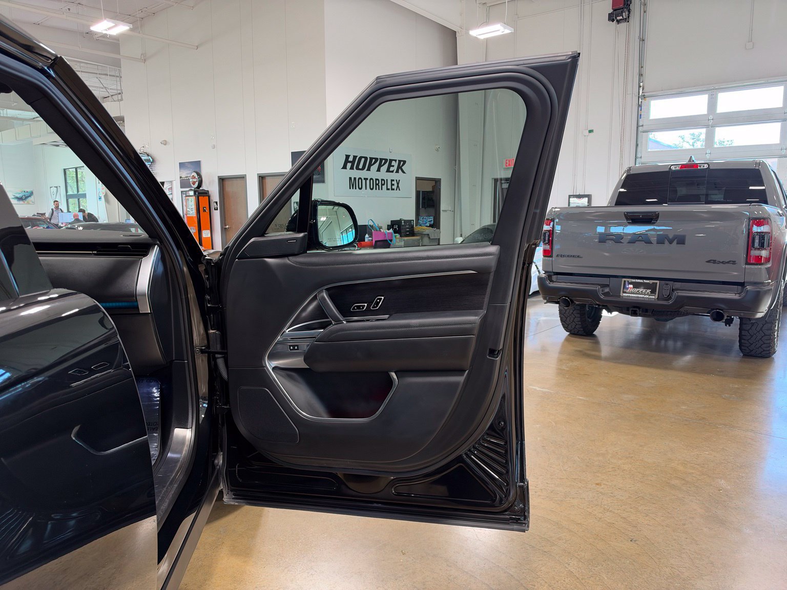 Used 2023 Land Rover Range Rover SE AWD/4WD image 40