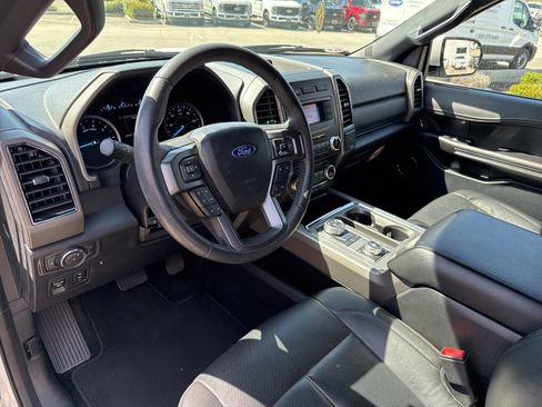 Used 2018 Ford Expedition XLT w/ Equipment Group 201A AWD/4WD image 11