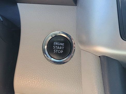 Used 2019 Toyota Highlander XLE image 34