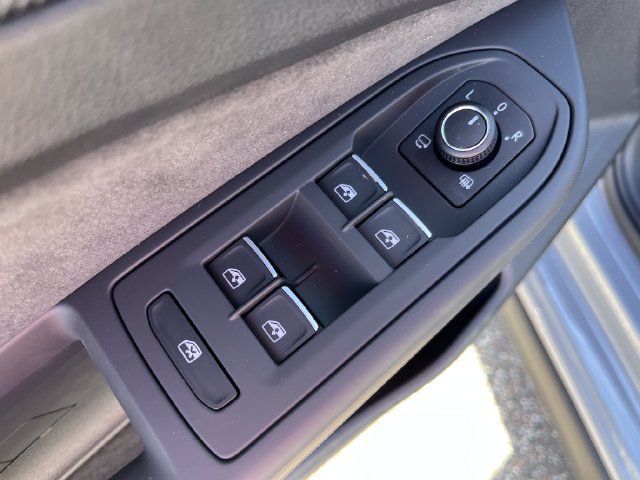 New 2026 Volkswagen GTI SE FWD image 11