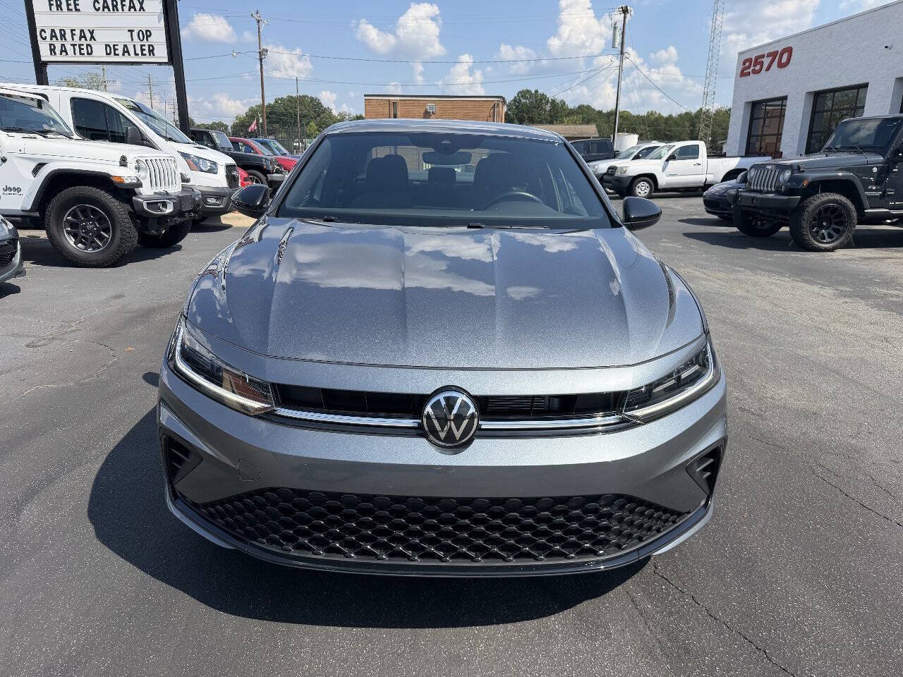 Used 2025 Volkswagen Jetta Sport FWD image 2