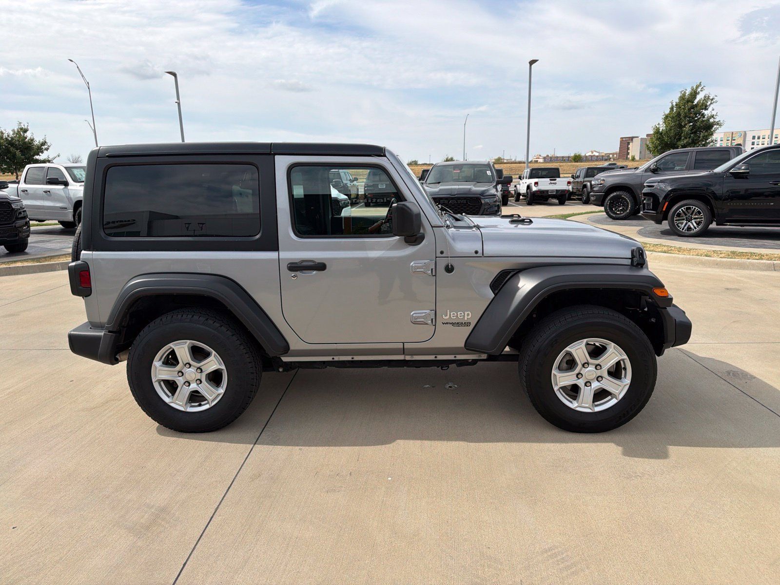 Used 2020 Jeep Wrangler Sport AWD/4WD image 6