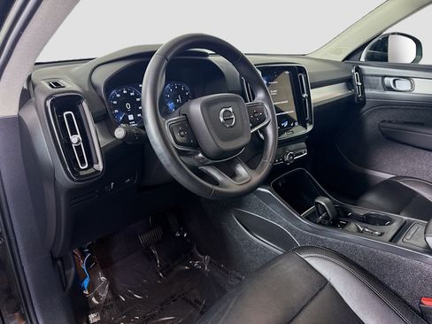 Used 2022 Volvo XC40 T4 Momentum FWD image 23