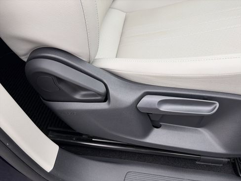 Used 2023 Volkswagen Tiguan SE image 28