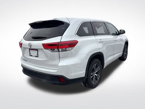 Used 2018 Toyota Highlander LE image 5