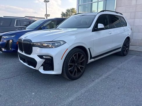 Used 2022 BMW X7 xDrive40i w/ M Sport Package AWD/4WD image 1