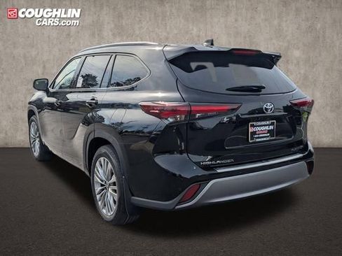 New 2026 Toyota Highlander Platinum image 5