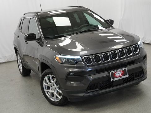 Certified 2023 Jeep Compass Latitude w/ Sun and Sound Group image 9