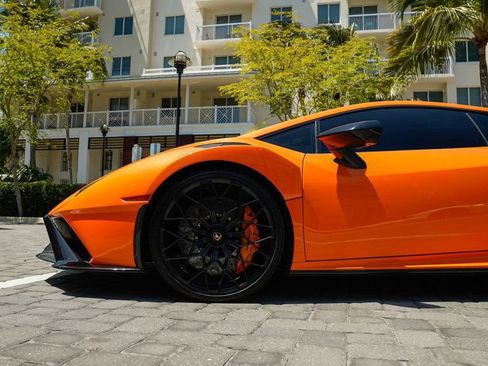 Used 2022 Lamborghini Huracan STO image 10