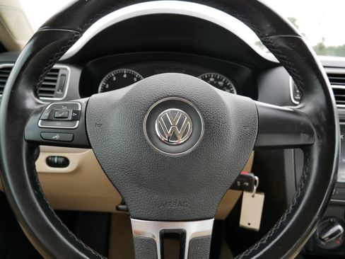 Used 2013 Volkswagen Jetta SE image 25