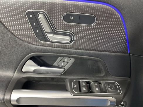 Used 2021 Mercedes-Benz GLB 250 4MATIC w/ Premium Package image 31