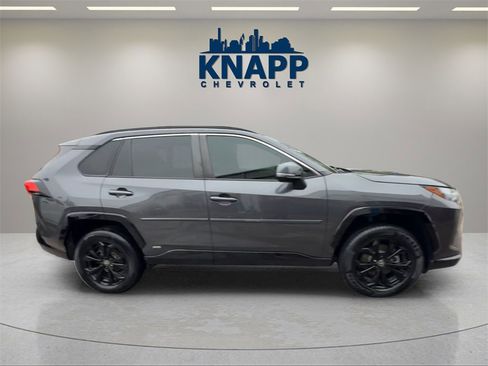 Used 2022 Toyota RAV4 SE image 6