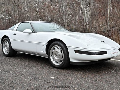 Used 1995 Chevrolet Corvette Coupe RWD image 12
