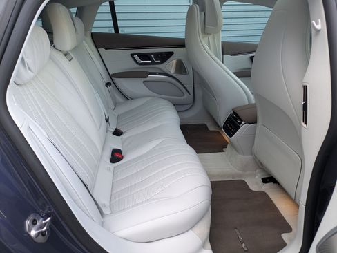 Used 2022 Mercedes-Benz EQS 580 4MATIC Sedan image 31