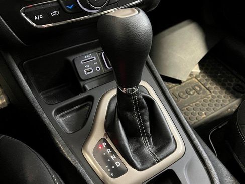 Used 2014 Jeep Cherokee Latitude w/ Comfort/Convenience Group image 10