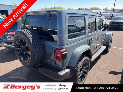 Used 2025 Jeep Wrangler Unlimited Sahara AWD/4WD image 1