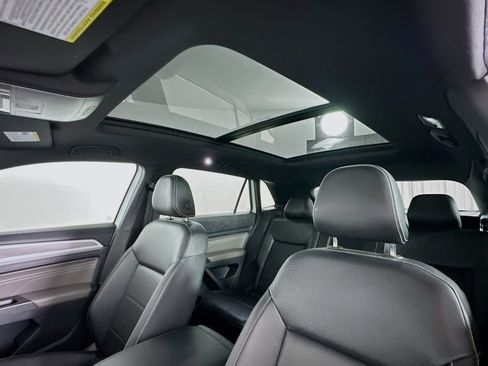 Used 2022 Volkswagen Atlas Cross Sport SE w/ Panoramic Sunroof Package FWD image 24