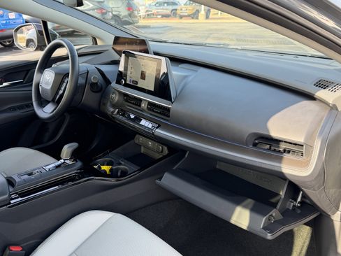 Used 2024 Toyota Prius XLE image 13