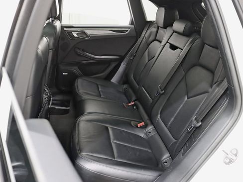 Used 2021 Porsche Macan AWD/4WD image 26