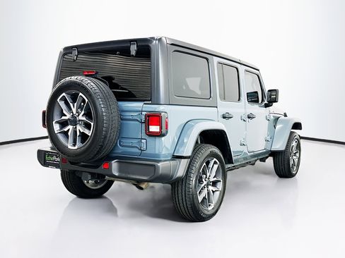 Used 2024 Jeep Wrangler Unlimited w/ Convenience Group AWD/4WD image 9