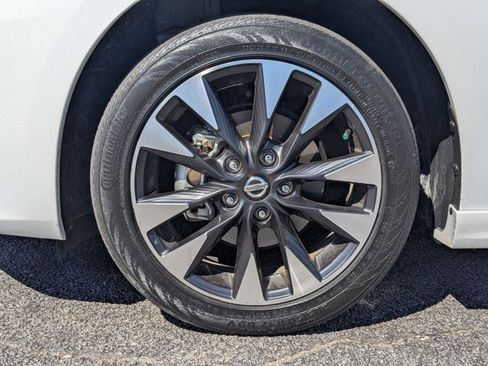 Used 2019 Nissan Sentra SR w/ Premium Package (SR) image 18