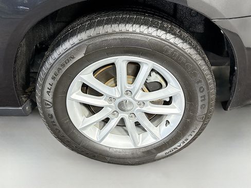 Used 2020 Dodge Grand Caravan SXT image 34