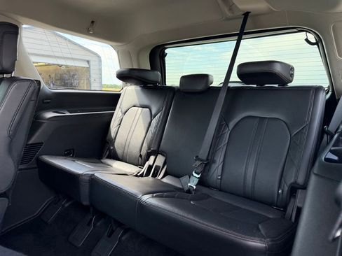Used 2018 Ford Expedition Platinum AWD/4WD image 16