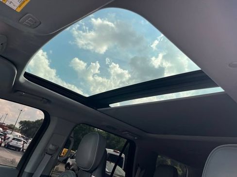 Used 2018 Lincoln Navigator Select AWD/4WD image 13