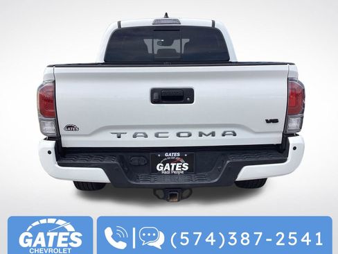 Used 2022 Toyota Tacoma TRD Sport w/ TRD Premium Sport Package AWD/4WD image 9