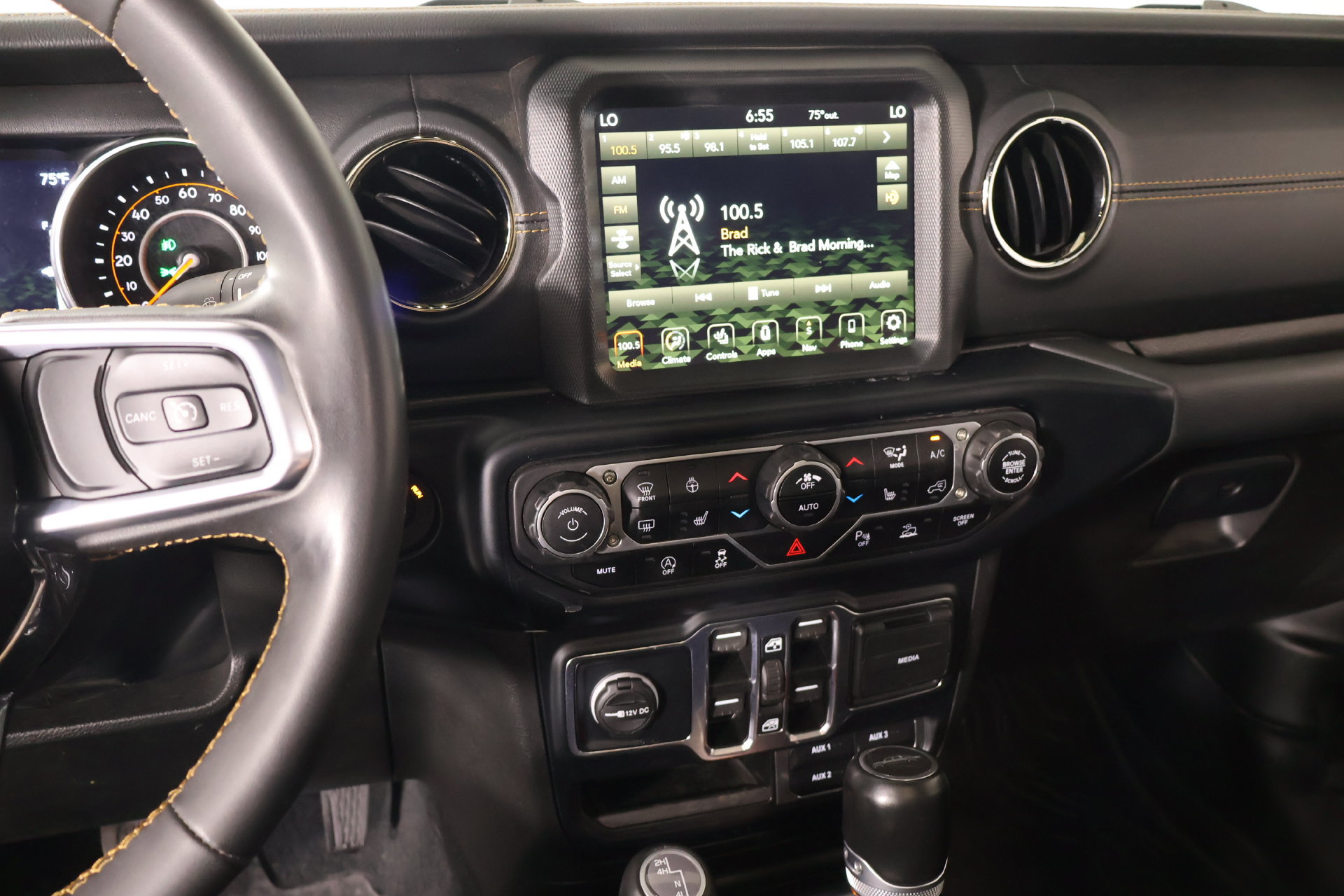 Used 2023 Jeep Gladiator Overland AWD/4WD image 5