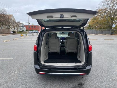 Used 2017 Chrysler Pacifica Touring Plus image 24