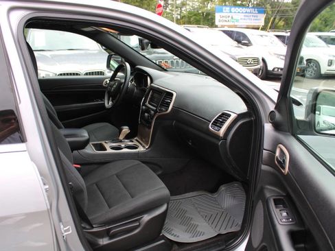 Used 2017 Jeep Grand Cherokee Laredo w/ Quick Order Package 23E image 29