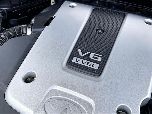 Used 2011 INFINITI M37 w/ Premium Pkg RWD image 32