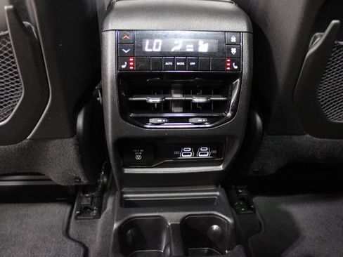 Used 2024 Jeep Grand Cherokee L Limited w/ Luxury Tech Group II AWD/4WD image 24