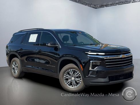 Used 2025 Chevrolet Traverse LT AWD/4WD image 2