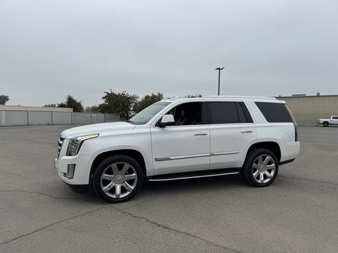 Used 2017 Cadillac Escalade Luxury image 6
