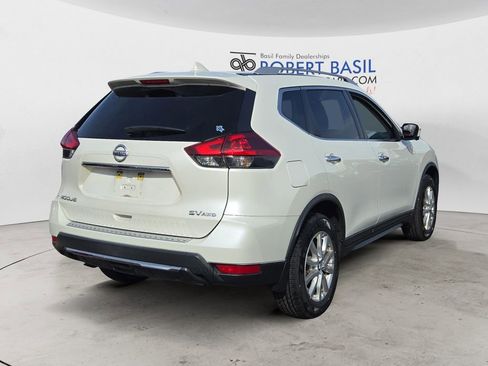 Used 2018 Nissan Rogue SV w/ Premium Package image 5