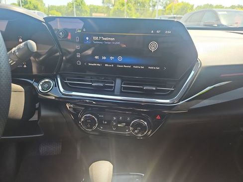 Used 2025 Chevrolet Trax RS FWD image 18