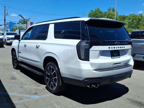 Certified 2026 Chevrolet Suburban RST w/ Advanced Technology Package AWD/4WD image 4