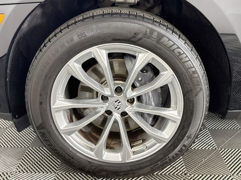 Used 2023 Porsche Macan AWD/4WD image 35