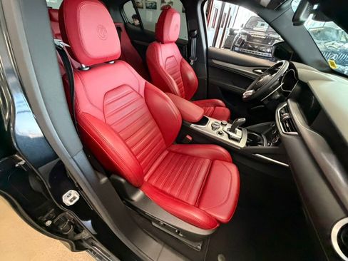 Used 2023 Alfa Romeo Stelvio Veloce AWD/4WD image 43