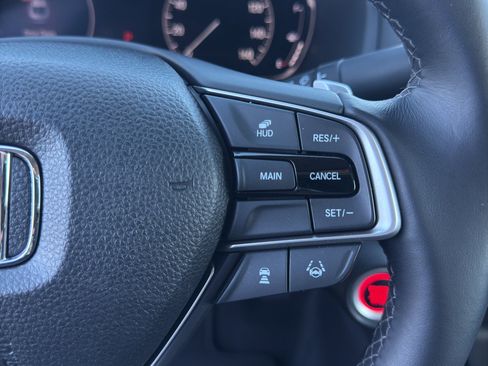 Used 2018 Honda Accord Touring image 18