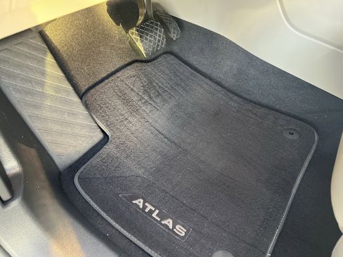 Used 2023 Volkswagen Atlas SE w/ Black Wheel Package image 15