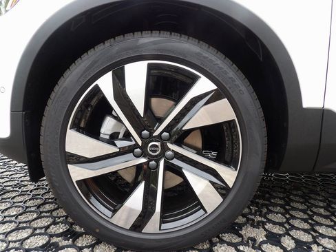 New 2026 Volvo XC40 B5 Plus w/ Protection Package Premier AWD/4WD image 26