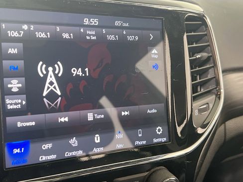 Used 2022 Jeep Grand Cherokee Laredo X image 15